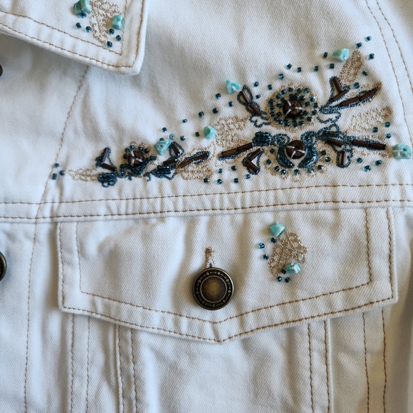 DENIM & Co White jean jacket with embroidery & beading. Matching top si… - Picture 5 of 16